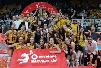 Sultanlar Ligi şampiyonu VakıfBank kupasını aldı
