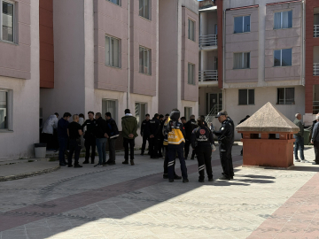 Teğmen evinde ölü bulundu