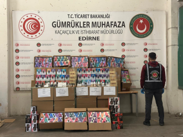 Kapıkule’de TIR’da 10 bin 400 elektronik sigara ve kaçak eşya ele geçirildi
