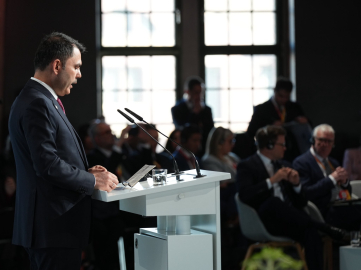 Bakan Kurum, Almanya’da Petersberg İklim Diyaloğu Açılış Toplantısı’na katıldı