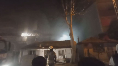 Silivri'de gecekonduda çıkan yangın söndürüldü