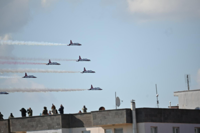 Çanakkale'de Türk Yıldızları'ndan gösteri uçuşu