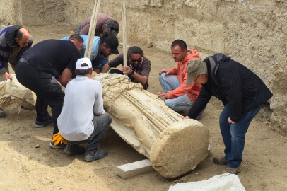 LAODIKEIA’DA TARİHÎ KEŞİF! 2 METRELİK ATHENA HEYKELİ GÜN IŞIĞINA KAVUŞTU
