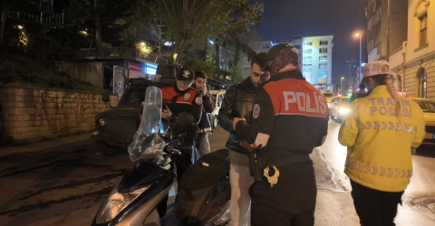 Kadıköy'de helikopter destekli 'Huzur İstanbul' denetimi