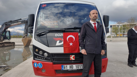 Durakta fenalaşan yolcuyu halk otobüsüyle hastaneye yetiştirdi; o anlar kamerada