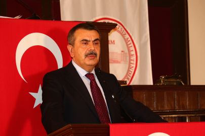 Bakan Tekin, öğrencilerle 1'inci TBMM'ye yürüdü