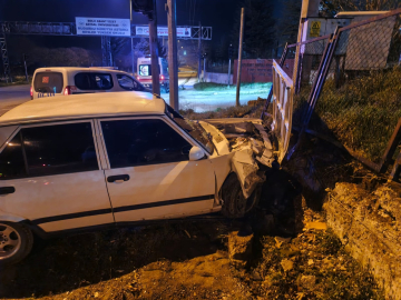 İstinat duvarına çarpan aracın alkollü ve ehliyetsiz sürücüsüne 250 bin TL ceza