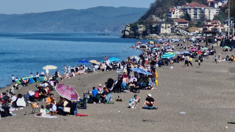 Düzce’de plajda hafta sonu yoğunluğu