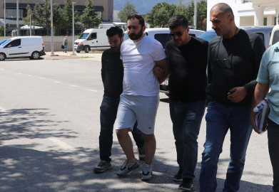 Kız arkadaşının eski eşini bıçaklayarak öldürdü (2)