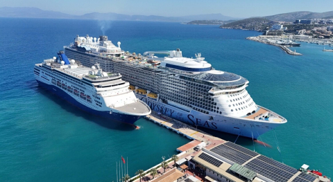 Kuşadası'na kruvaziyerle 4 bin 600 turist geldi
