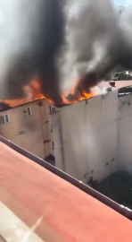 Sarıyer’de 5 katlı binanın çatısı alev alev yandı; mahallede panik yaşandı