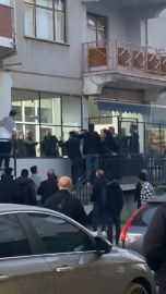 Bursa'da iki grup arasındaki tekme ve sopalı kavga kamerada