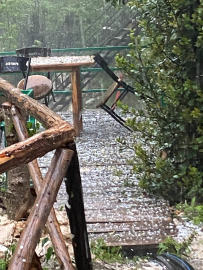 Osmaniye'de yüksek kesimlerinde dolu ve sağanak etkili oldu