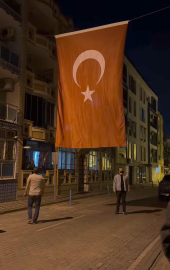 İzmir'de freni boşalan TIR, 9 araca çarptı: 3 ölü, 1’si polis 4 yaralı (7)