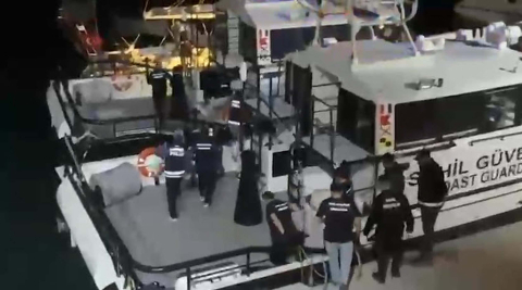 Ayvalık açıklarında yelkenli tekneye uyuşturucu operasyonu: 5 tutuklama