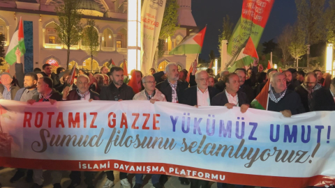 Sumud Filosu'na yönelik saldırıları protesto eden grup İsrail Konsolosluğu'na yürüdü