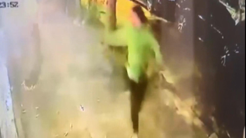 Kadıköy’de mekandan çıkarılan kişinin ateş açtığı anlar kamerada;  polis bacağından vurarak yakaladı / Ek fotoğraf