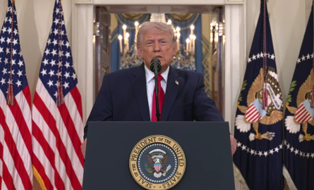 Trump: AB menşeli otomobil ve kamyonlara uygulanan tarife yüzde 25'e çıkarılacak