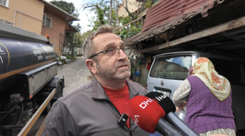 Beykoz’da 4 gündür su kesintisi yaşanan mahallede, bidonlarla kuyruğa girdiler