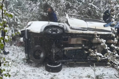 Elektrik arıza ekibinin aracı şarampole devrildi: 3 yaralı