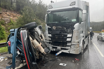 TIR, karşı şeride geçip otomobille çarpıştı: 1 ölü, 4 yaralı