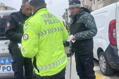 Ehliyeti daha önce iptal edilen sürücünün kullandığı aracın çarptığı yaya yaralandı