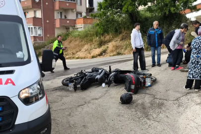 Motosikletler kafa kafaya çarpıştı: 2 yaralı 