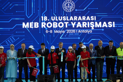 Robotlar, Antalya'da yarışıyor; 11 bin 200 katılımcı, 3 bin 600 robot sahnede