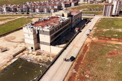 Gaziantep’te fırtınanın hasar tespiti sürüyor; çatılardaki zarar dron kamerasında (2)
