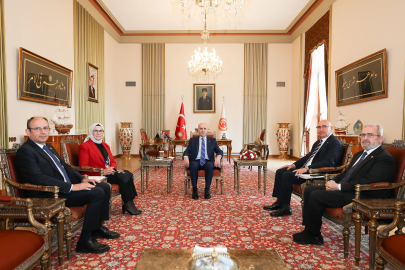 Kurtulmuş, Çocuk Hakları Alt Komisyonu üyelerini kabul etti