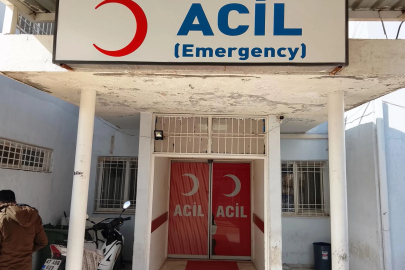 Taşıdığı demir yüksek gerilim hattı ile temas edince akıma kapılıp ağır yaralandı