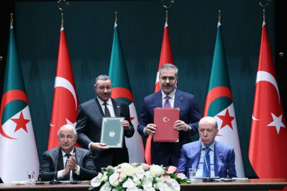 Cumhurbaşkanı Erdoğan, Cezayir Cumhurbaşkanı Tebbun'u resmi törenle karşıladı (4)