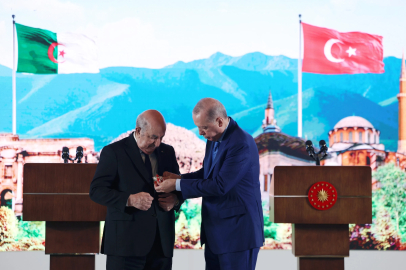 Cumhurbaşkanı Erdoğan, Cezayir Cumhurbaşkanı Tebbun'u resmi törenle karşıladı (3) 