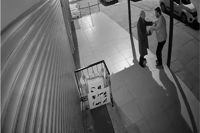 93 yaşındaki kişiyi darbedip cüzdanını gasbetti (2)- Yeniden