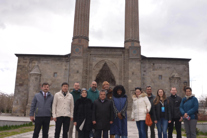 İpek Yolu Kervanı, yolculuğuna Erzurum'dan başladı