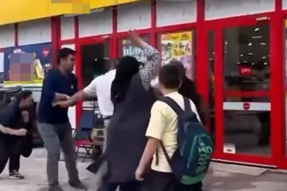 Market çalışanı ile müşterinin kavgası kamerada 