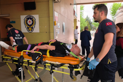 Devrilen motosikletin sürücüsü polis memuru yaralandı