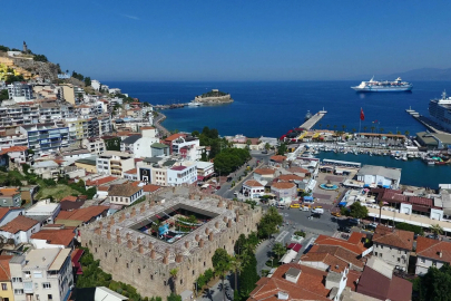 Kuşadası’nda, bayram tatilinin 9 güne çıkarılması turizmcileri sevindirdi