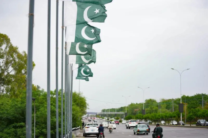 Pakistan'da intihar saldırısı: 12 polis hayatını kaybetti