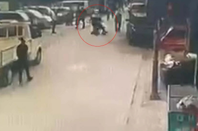  Yangında mahsur kalan kadını, jandarma kurtardı; o anlar kamerada