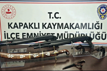 Evinde tarihi kılıç, kama ve tabanca bulunan şüpheli gözaltına alındı