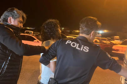 Müdahale ettikleri kadının çocukları tarafından rehin tutulan sağlık görevlilerini polis kurtardı