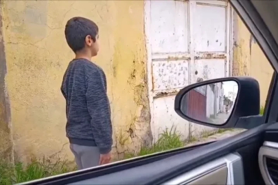 İstiklal Marşı’na yolda eşlik eden Emre’ye ödül 