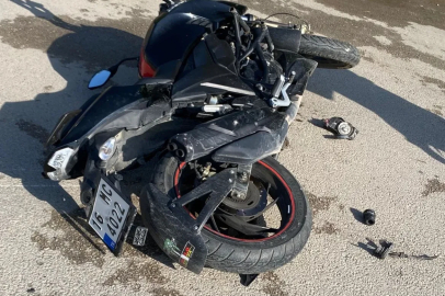 Otomobil ile motosiklet çarpıştı: 1'i ağır 5 yaralı