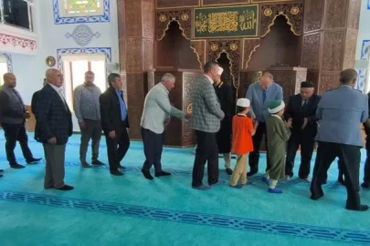 Husumetli iki aile camide bir araya geldi, dualarla barış sağlandı
