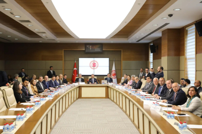 Komisyon Başkanı Oktay: Ülkemiz güvenli liman olmaya devam etmekte