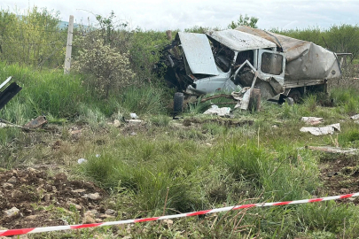 Tren, hemzemin geçitte kamyonete çarptı; 1 ölü, 3 yaralı