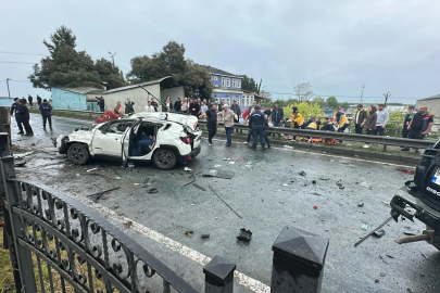 Takla atan cip, karşı şeritteki başka bir cipin üzerine düştü: 1 ölü, 7 yaralı