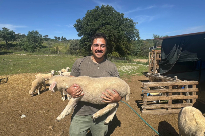 Şehir hayatını bırakıp kırsala yerleşti, hayvancılığa başladı