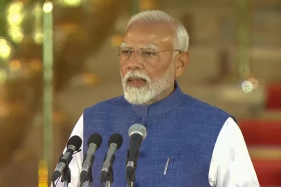 Hindistan Başbakanı Modi 5 ülkeyi kapsayan resmi ziyaret turuna başladı